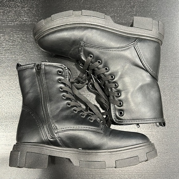 Bamboo Black Lace-Up Boots - 7.5 - Picture 4 of 7